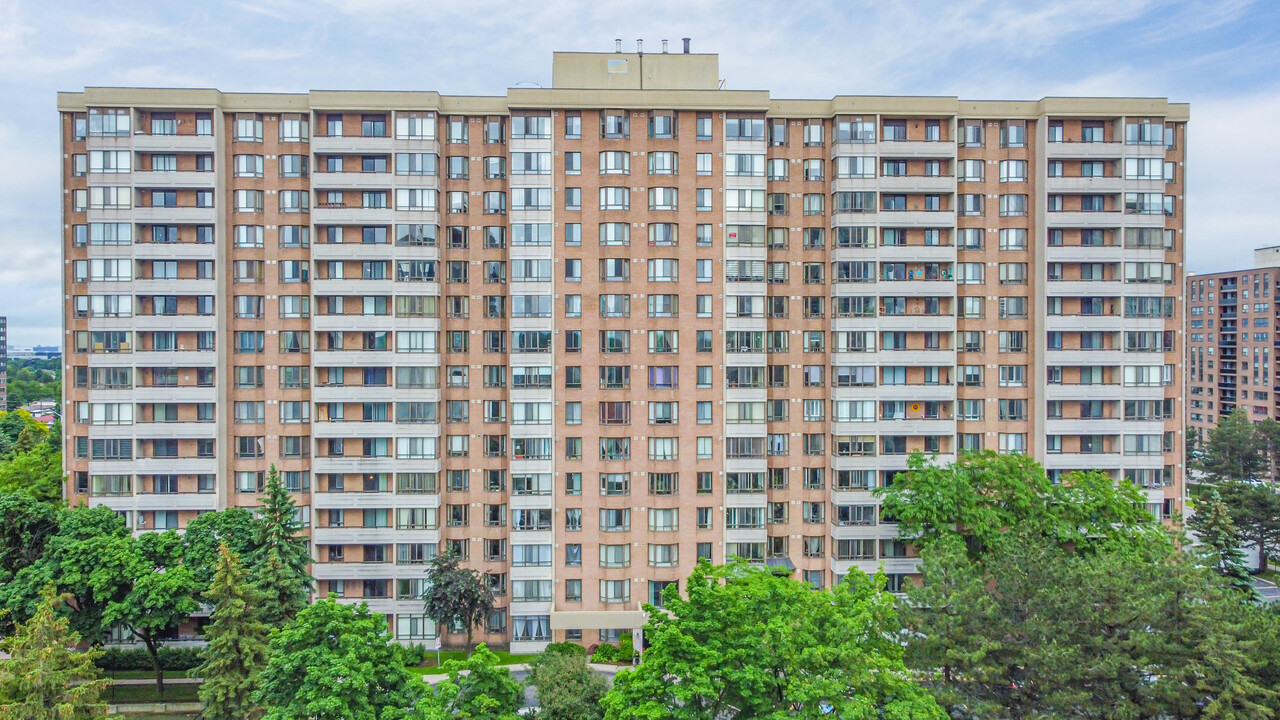 The Regency in Brampton, ON - Building Photo