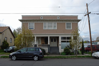 442 NE Russell St in Portland, OR - Building Photo - Building Photo