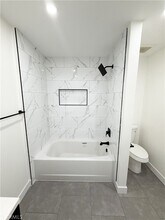 17000 Burbank Blvd, Unit 305 in Los Angeles, CA - Building Photo - Building Photo