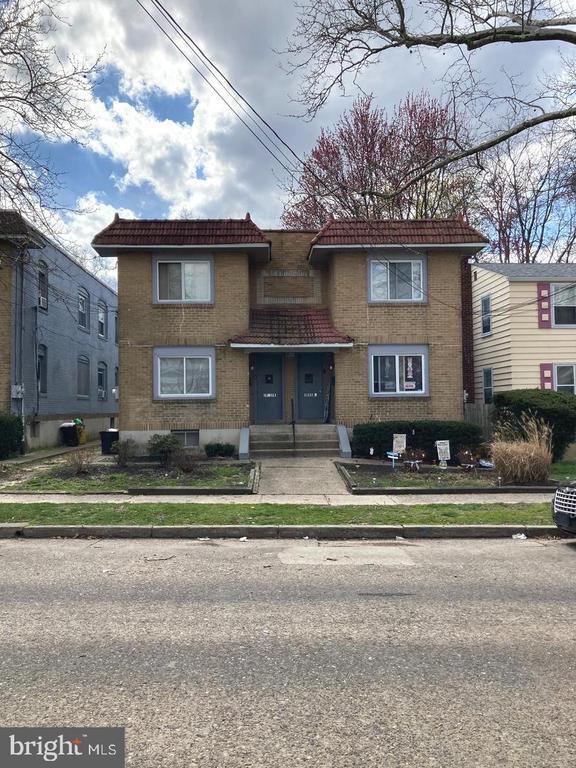 property at 1929 W River Dr