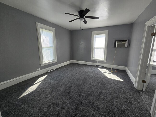 1122 E 6th Ave in Monmouth, IL - Building Photo - Building Photo