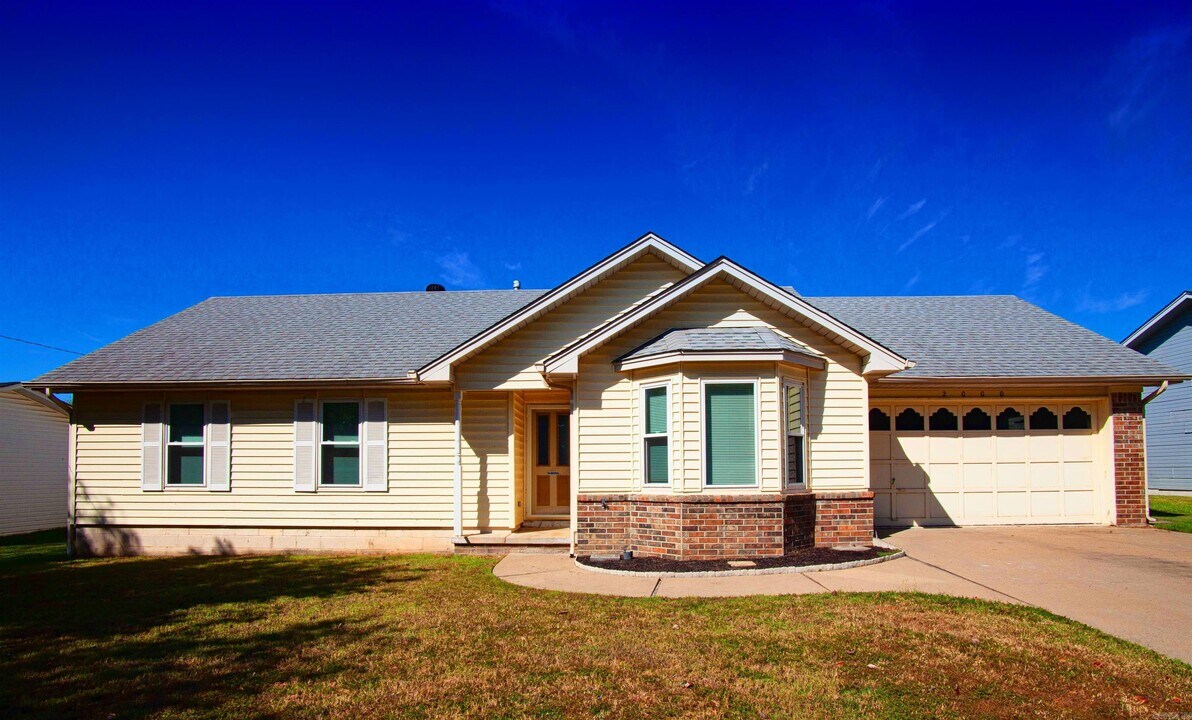 2000 Lessel Dr in Jacksonville, AR - Building Photo