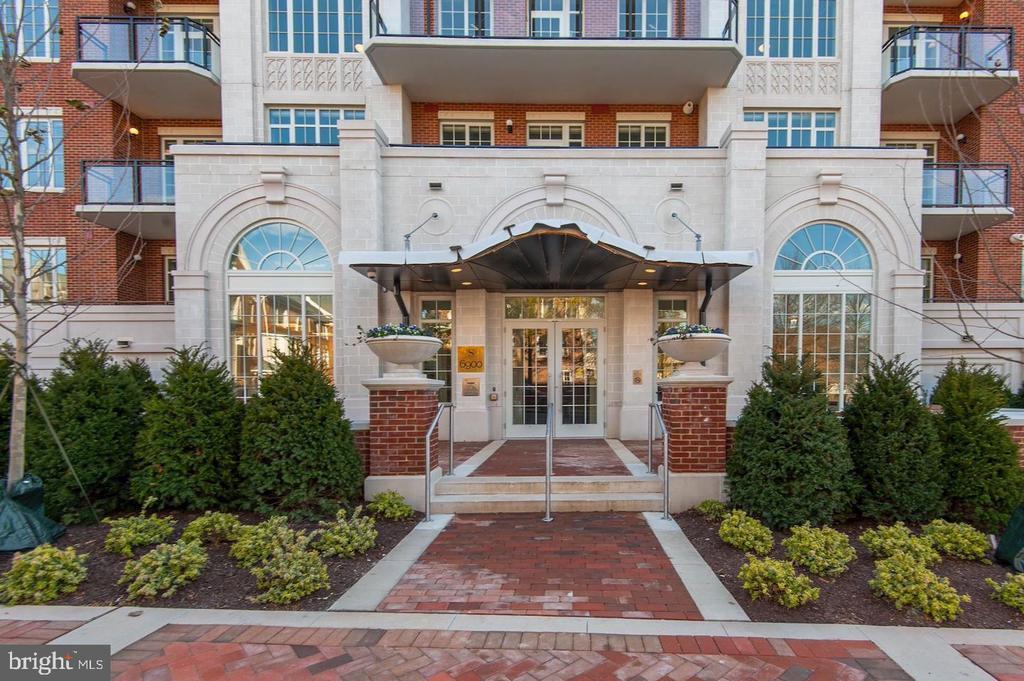 6900 Fleetwood Rd in McLean, VA - Building Photo