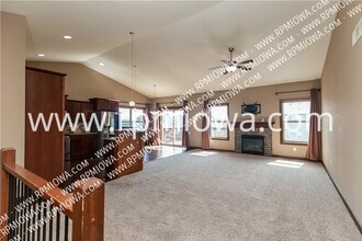 1127 90th St in West Des Moines, IA - Building Photo - Building Photo