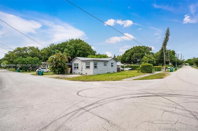 438 NW 93rd St in Miami, FL - Building Photo - Building Photo
