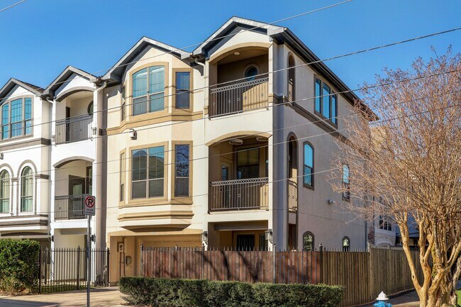 5502 Blossom St in Houston, TX - Building Photo - Building Photo