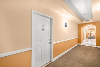 1000 Scotia Dr, Unit 105 in Hypoluxo, FL - Building Photo - Building Photo