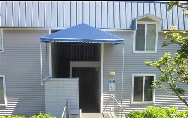 924 Shorewood Dr in Bremerton, WA - Building Photo - Building Photo