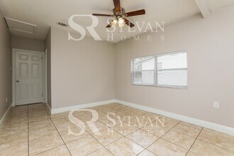 3300 Drake Dr in Orlando, FL - Building Photo - Building Photo