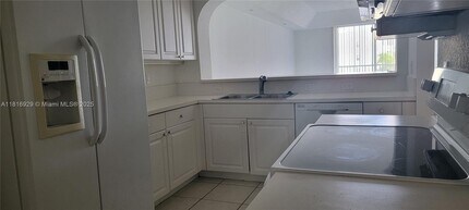 10710 NW 66th St in Doral, FL - Building Photo - Building Photo