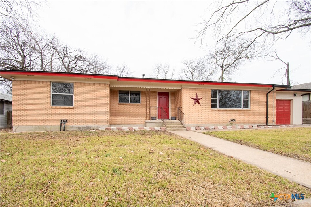 309 W Washington Ave in Copperas Cove, TX - Building Photo