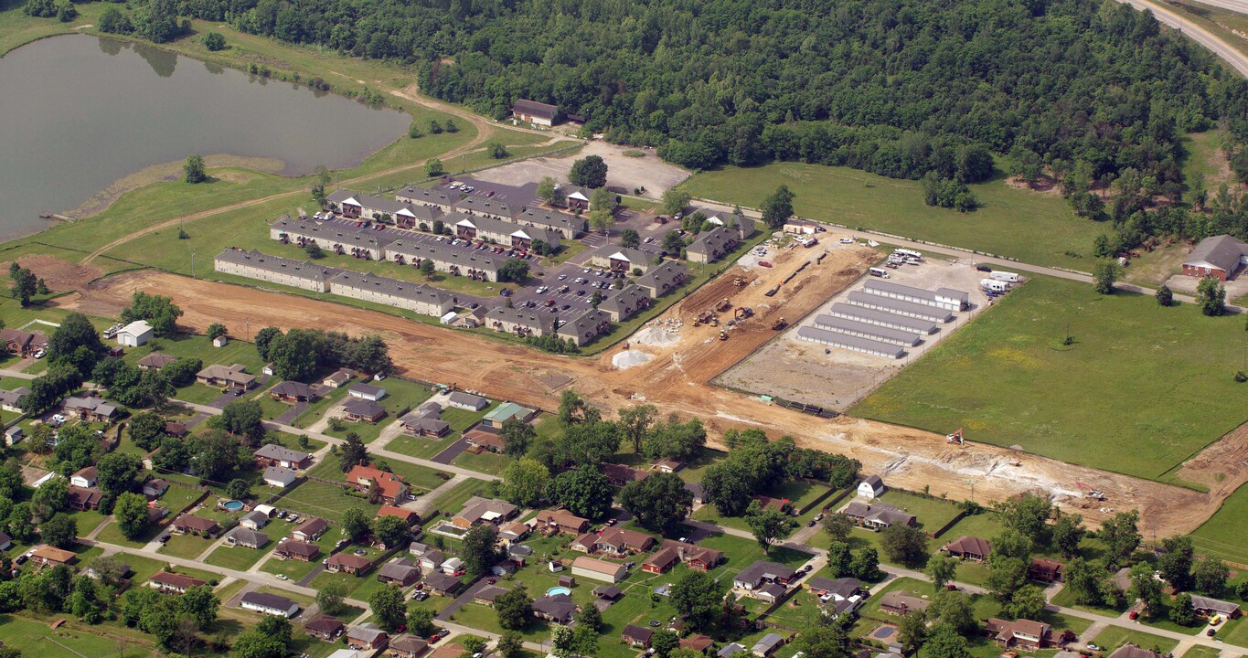 Lake Breeze Townhomes in Shepherdsville, KY - Building Photo