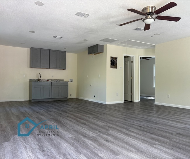 1927 W Mayfield Blvd, Unit 1 in San Antonio, TX - Building Photo - Building Photo
