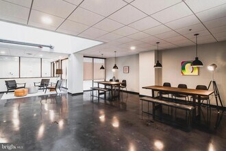 1600 W Girard Ave, Unit 1B-313 in Philadelphia, PA - Building Photo - Building Photo