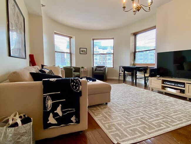 636 Beacon St, Unit 303