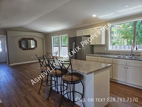 909 Aiken Rd in Asheville, NC - Building Photo - Building Photo