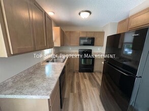 5234 Jennifer Dr in Pleasant Hill, IA - Foto de edificio - Building Photo