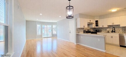 11 Wallis Ave in Jersey City, NJ - Building Photo - Building Photo