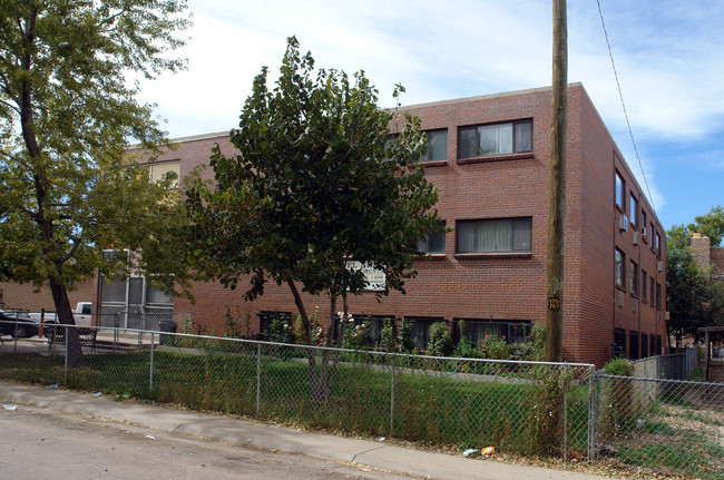 R-4 Zoned Apartment Bldg in Aurora, CO - Building Photo - Building Photo