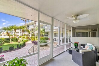 1198 Hillsboro Mile in Hillsboro Beach, FL - Foto de edificio - Building Photo