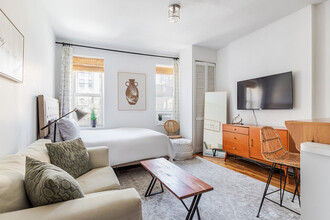 765 Washington St in New York, NY - Building Photo - Building Photo