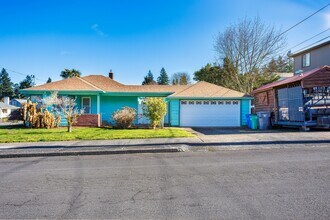 1910 NE Cramer St in Portland, OR - Building Photo - Building Photo