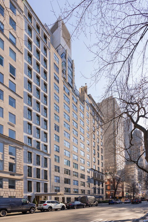 812 5th Ave in New York, NY - Building Photo