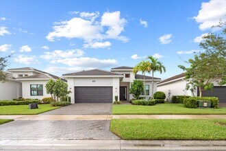 5546 St Armands Way in Westlake, FL - Building Photo - Building Photo