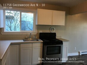 11758 Greenwood Ave N in Seattle, WA - Building Photo - Building Photo