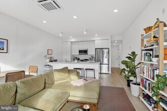 2007 Cambridge St in Philadelphia, PA - Foto de edificio - Building Photo