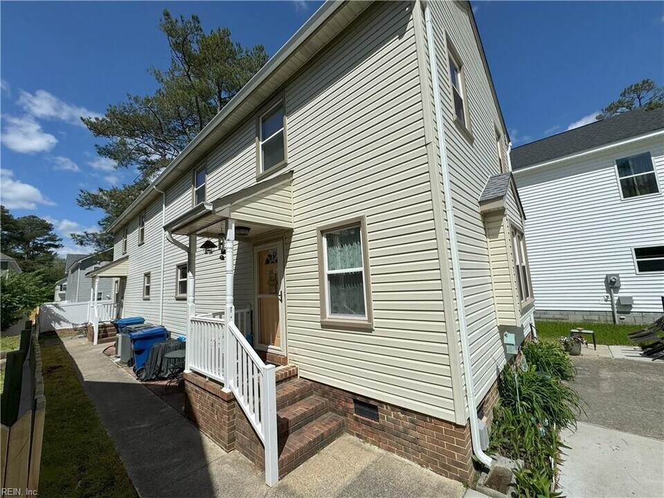 109 N Budding Ave in Virginia Beach, VA - Building Photo