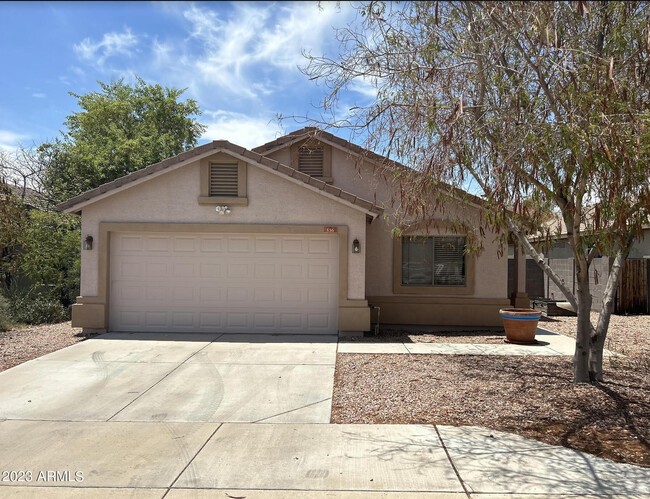 536 N Canfield in Mesa, AZ - Foto de edificio - Building Photo