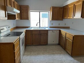 8644 SW Avon St in Tigard, OR - Building Photo - Building Photo