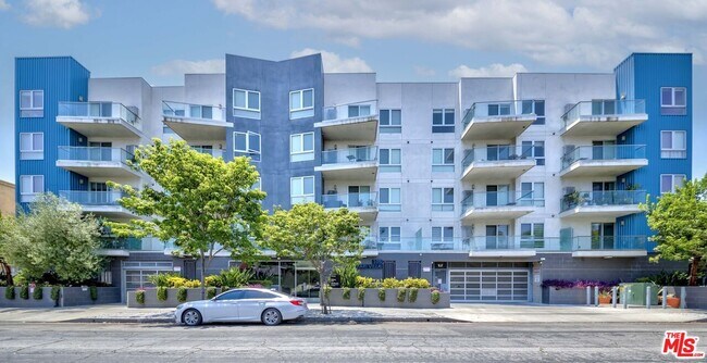 property at 105 S Mariposa Ave