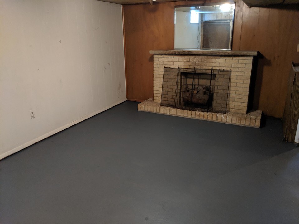 1862 Warwick Ave in Lincoln Park, MI - Building Photo