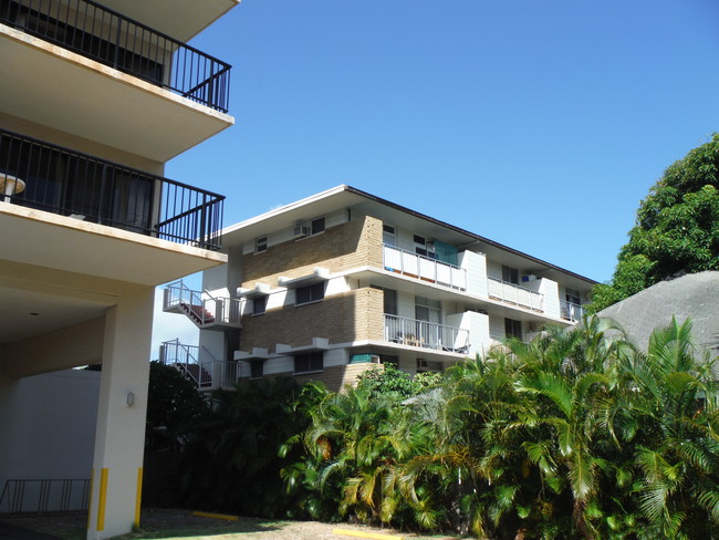 Palani Hale in Honolulu, HI - Foto de edificio - Building Photo