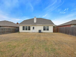 8516 Sagebrush Trail in Cross Roads, TX - Foto de edificio - Building Photo