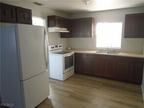 8265 Beacon Blvd in Ft. Myers, FL - Building Photo - Building Photo