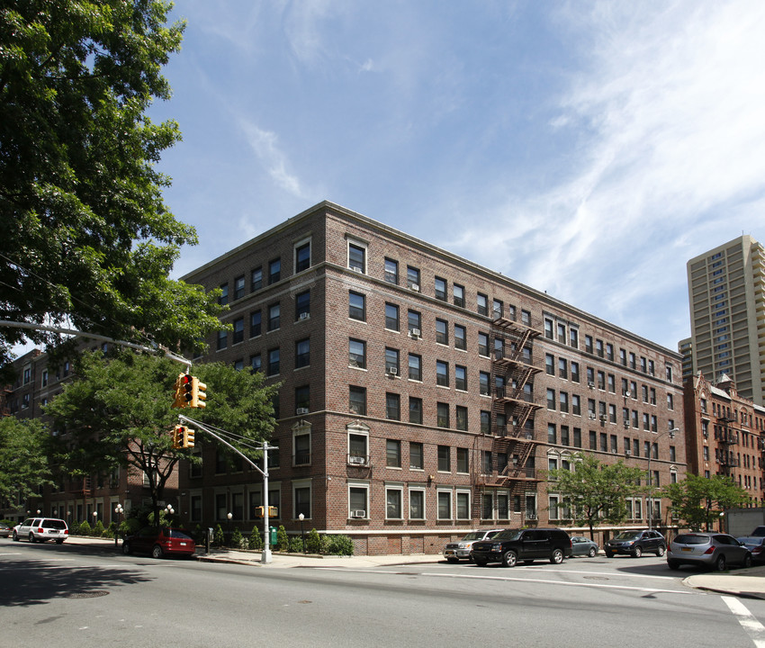 901 Washington Ave in Brooklyn, NY - Building Photo