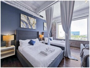 555 Evergreen St in Dallas, TX - Foto de edificio - Building Photo