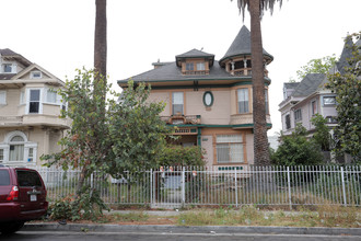 1032 S Bonnie Brae St in Los Angeles, CA - Building Photo - Building Photo