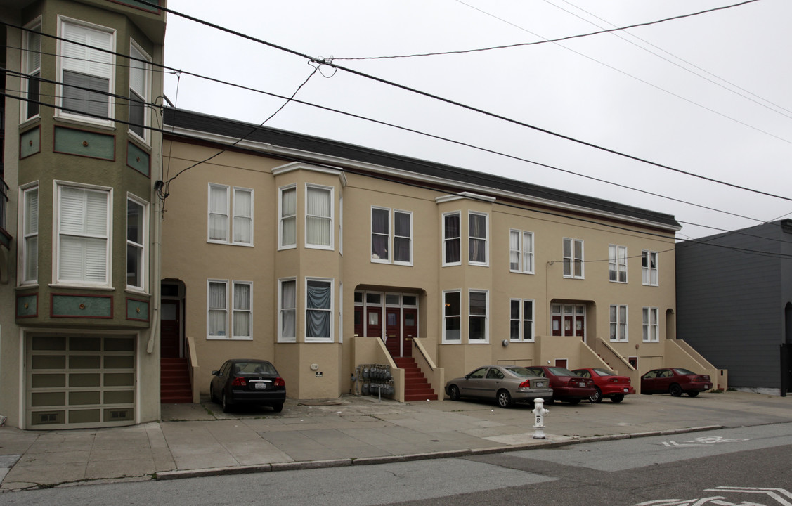 122-144 Tiffany Ave in San Francisco, CA - Foto de edificio