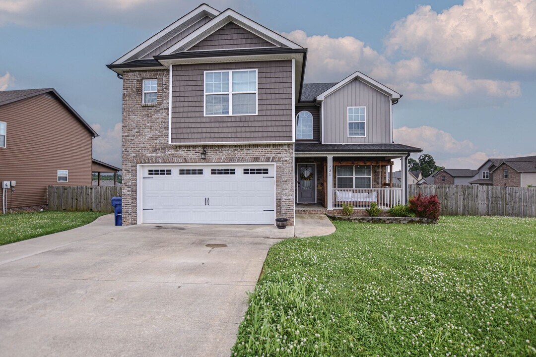 731 Crestone Ln in Clarksville, TN - Building Photo