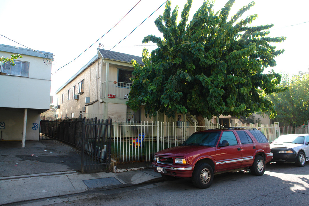 5530 Bonner Ave in North Hollywood, CA - Building Photo