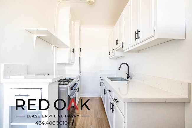 706 N St Andrews Pl in Los Angeles, CA - Building Photo - Building Photo