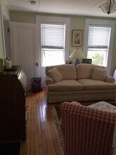 74 Puritan Rd, Unit #1 in Swampscott, MA - Foto de edificio - Building Photo