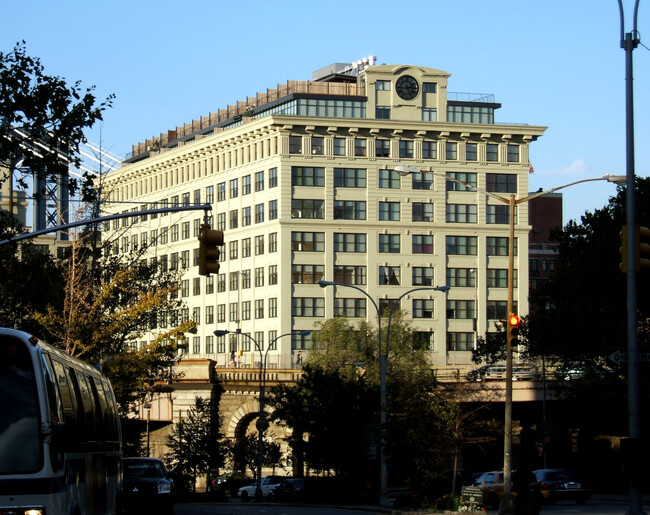 70 Washington St in Brooklyn, NY - Foto de edificio - Building Photo