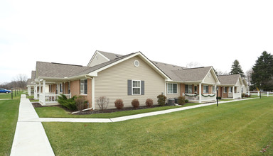 Spring Meadow Apartments in Springfield, OH - Foto de edificio - Building Photo