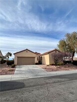 2460 Calvert City Dr in Henderson, NV - Building Photo