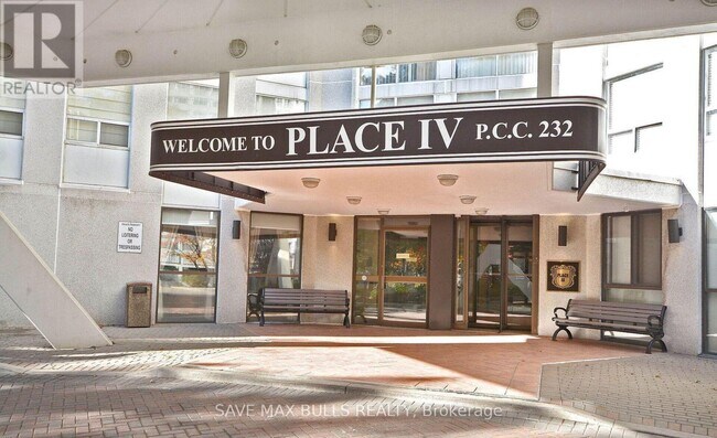 3650 Kaneff Crescent in Mississauga, ON - Building Photo - Building Photo